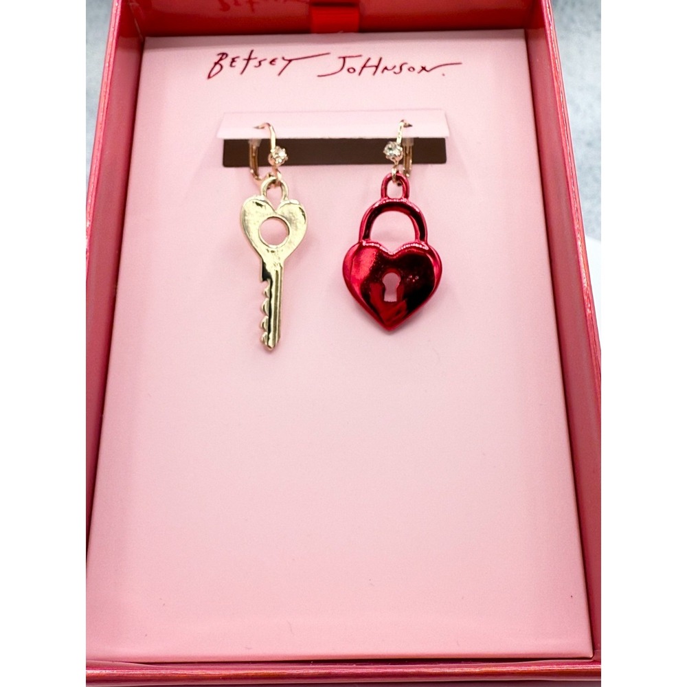 Authentic Betsey Johnson Valentine's Earrings, Lock & Key, Betsey Gift Box NIB - Picture 4 of 5
